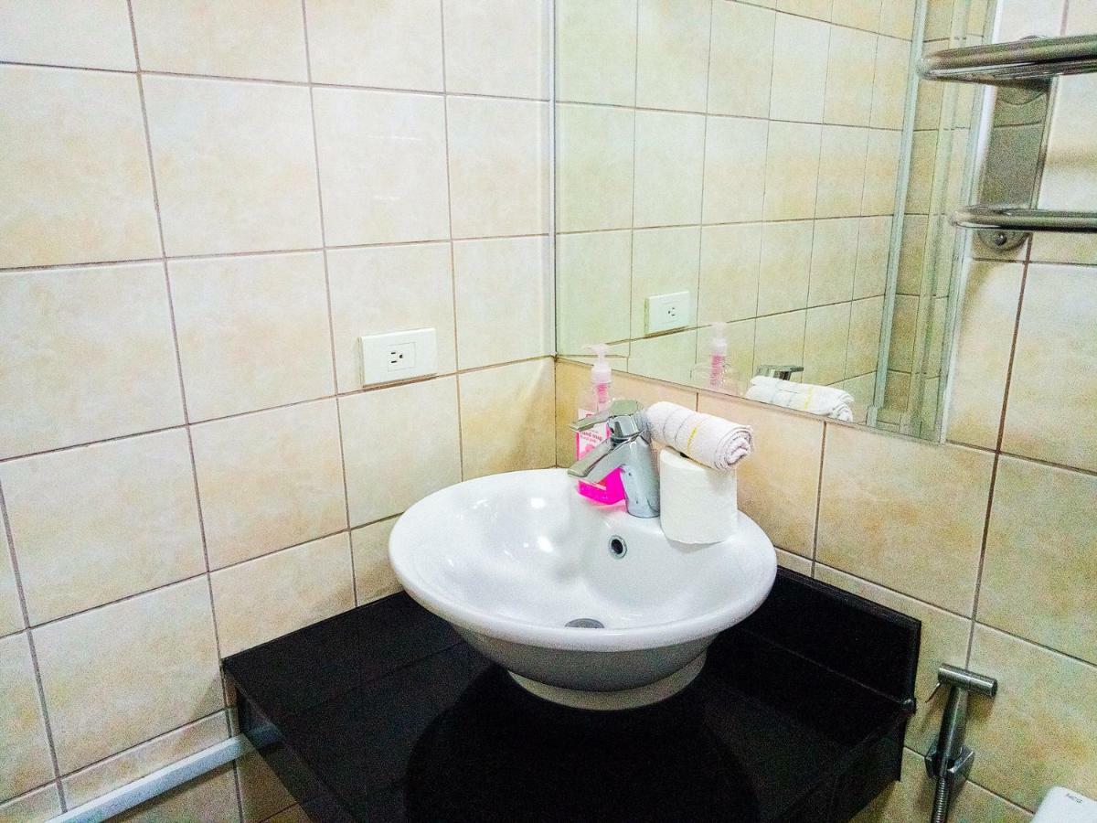 Forbes Area Bgc Taguig Manila Apartamento Exterior foto